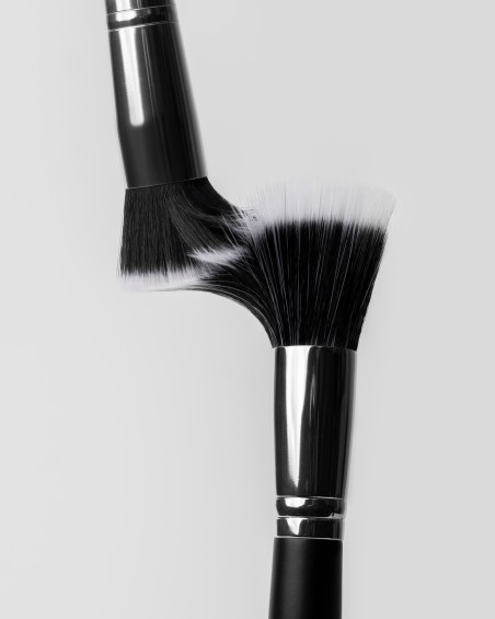 INGLOT X INA Make-up Pinselset in einer Tube