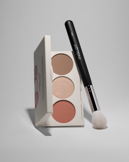 INGLOT PLAYINN GLOW ON POINT! Gesichtspalette